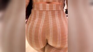 Large Butts: Phatty with a jiggle ????