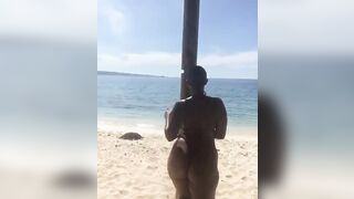 Large Dark Butt: Pleasure at the beach