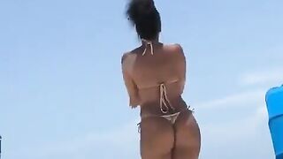 Large Dark Butt: Strollin'