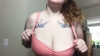 Large Boobs Gone Wild: Large Jiggly Boobs