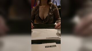 Large Boobs Gone Wild: I'm a pleasure dinner date