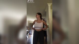 No bra and bouncy - Bigger Than Her Head