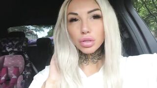 Bimbo Fetish: Sallie Axl's bolted on lips