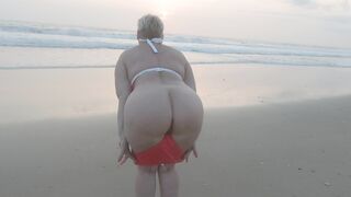 Butt Tastic: My large Ass beach disclose ?? xx 55yo  ????