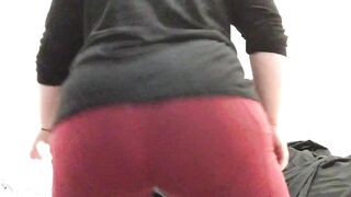 Twerking in red leggings - Big Beautiful Women