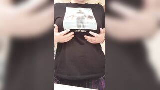 BBW: Just my boobs dropping without my fav band tee ??