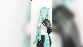 Miku Hatsune from Vocaloid by razouhime - butt gif :3