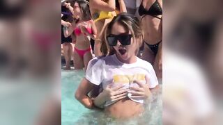 Most good Nubiles: Having pleasure at a pool party