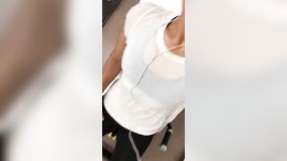 Teen is horny in the gym
